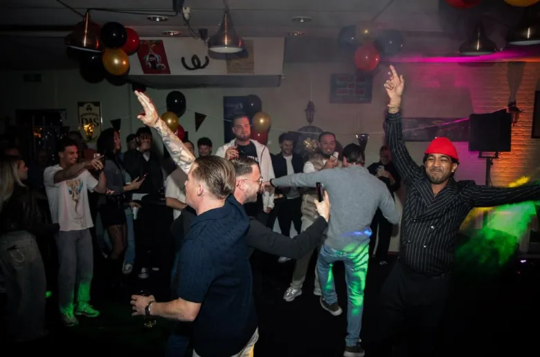 Feest in de zaal